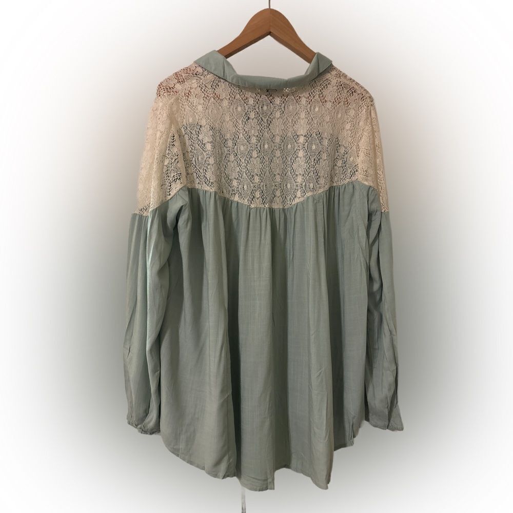 Hayden LA Button Down Blouse NWT - image 2